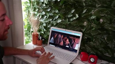 Gemeos brincando com a buceta da novinha – Irmãos gêmeos fazendo sexo com a novinha